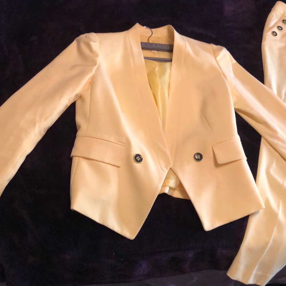 Beautiful yellow blazer